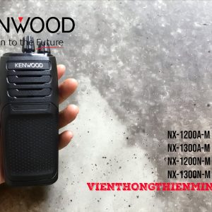 Máy Bộ đàm Kenwood NX-1300N-M là dòng bộ đàm kỹ thuật số đa giao thức được thiết kế hoạt động ở chức năng kỹ thuật số với giao thức NXDN - Dãy tần UHF